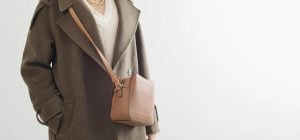 Який колір одягу молодить жінку: стилісти назвали 6 вдалих відтінків