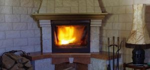 Цей засіб потрібно змішати з водою і вимити ним камін: сажа "відлетить" моментально