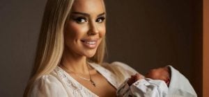 Популярная украинская певица впервые показала лицо 3-месячного сына (фото)