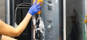 Душевая кабина будет как новая - без разводов и пятен: чем ее протереть один раз