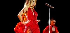 Лобода снова попала в скандал: сеть возмутило ее отношение к флагу Украины (видео)