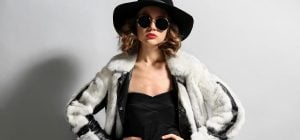 Як носити шубу, щоб не виглядати "тіткою": модні образи на зиму 2025