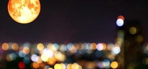 Місячний календар у грудні 2025: кращі дні для кохання, грошей і подорожей