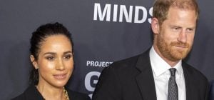 Почему Меган Маркл постоянно меняет обручальное кольцо: тайны драгоценности