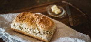 Що зробити, аби хліб довго не черствів: блогерка показала один дієвий лайфхак