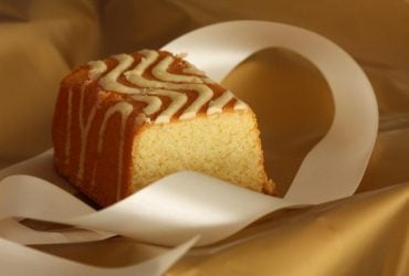 Этому рецепту уже 60 лет: известный кулинар рассказала, как приготовить лимонный кекс