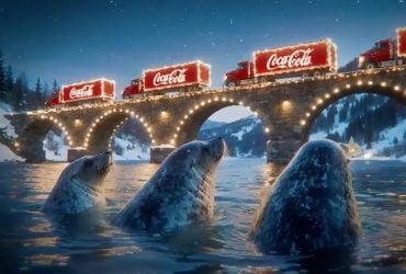 Coca-Cola знову переробила культову рекламу за допомогою ШІ, і ще раз відхопила критики