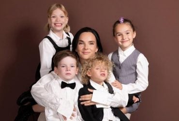 Жена Мирошниченко показала, на что их дети потратили первые заработанные деньги