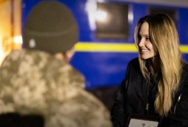 З'явилися нові знімки Джолі на українському кордоні