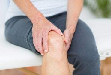 Одно привычное упражнение после 60 лет может вредить суставам: физиотерапевты раскрыли нюансы