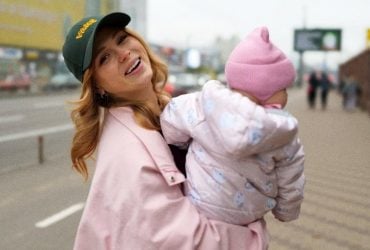 Анна Кошмал показала рідкісне фото з чоловіком та донькою