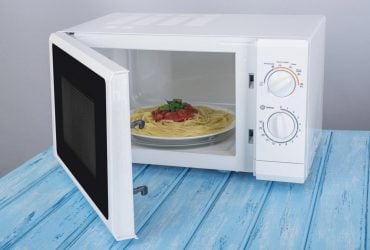 Названы 7 продуктов, которым никогда нельзя разогревать в микроволновке