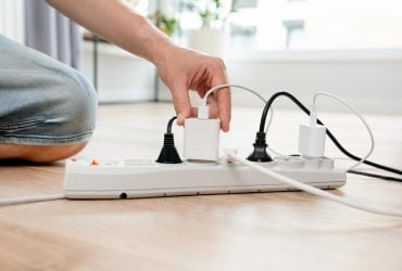 5 приладів заборонено вмикати через подовжувач: експерт пояснив, у чому небезпека