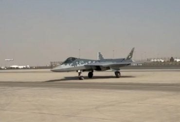 Впарить любой ценой: российский истребитель Су-57 прибыл в ОАЭ (видео)