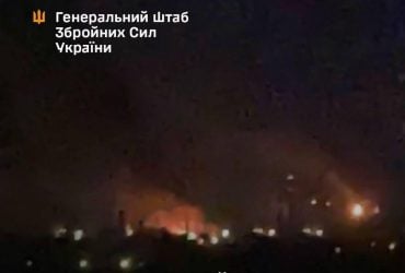 Взрывы и большой пожар: Генштаб подтвердил поражение НПЗ в РФ, который изготавливал авиатопливо