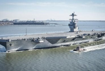 США стягивают большую флотилию к Венесуэле: в регион вошел авианосец Ford