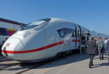 Сквозь пустыню с ветерком: популярная африканская страна запускает скоростные поезда