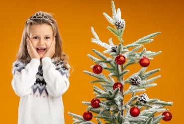 Коли ставити ялинку 2026: 12 магічних дат, які притягнуть удачу у дім
