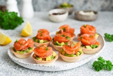 Святкові тарталетки за 15 хвилин: 4 смачні начинки для закусок