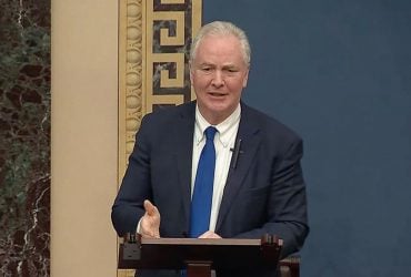 Мирний план Трампа підставляє український народ під удар, - сенатор США