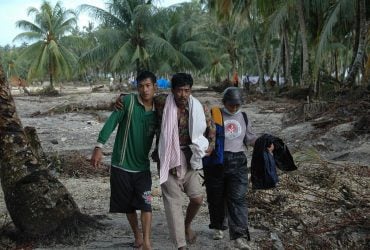 Два лиха поспіль: затоплену зливами Індонезію сколихнув потужний землетрус