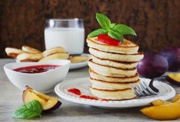 Оладьи на кефире не будут опадать, если вы сделаете это с тестом: речь не о соде