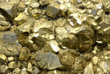 Золото продолжает бить все возможные рекорды: что гонит драгоценный металл вверх