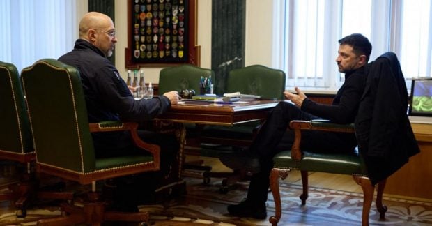 Зеленський доручив Шмигалю підготувати новий план оборони України