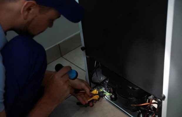 При отключениях света важно защищать технику: эксперт пояснил, как это сделать