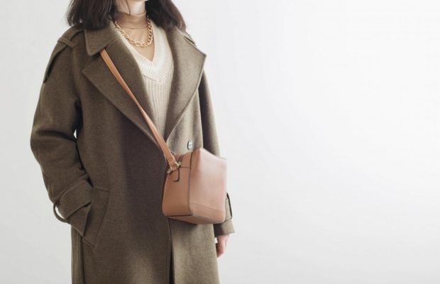 Який колір одягу молодить жінку: стилісти назвали 6 вдалих відтінків