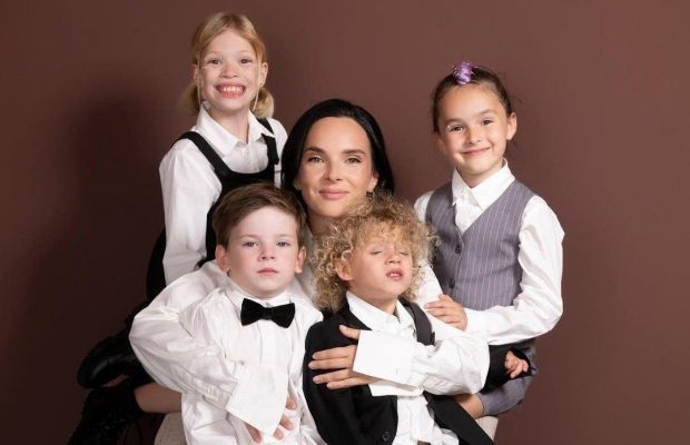 Дружина Мірошниченка показала, на що їхні діти витратили перші зароблені гроші