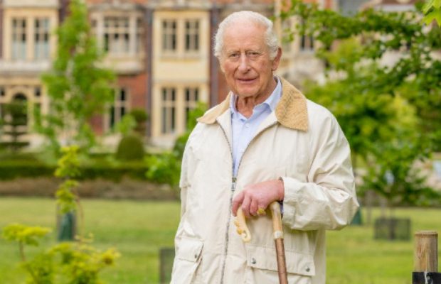 Королю Чарльзу III - 77: как сейчас выглядит британский монарх (фото)