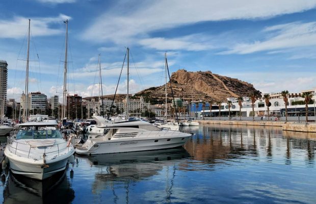 Аліканте: відмінний бюджетний курорт в Іспанії для пізнього сонця
