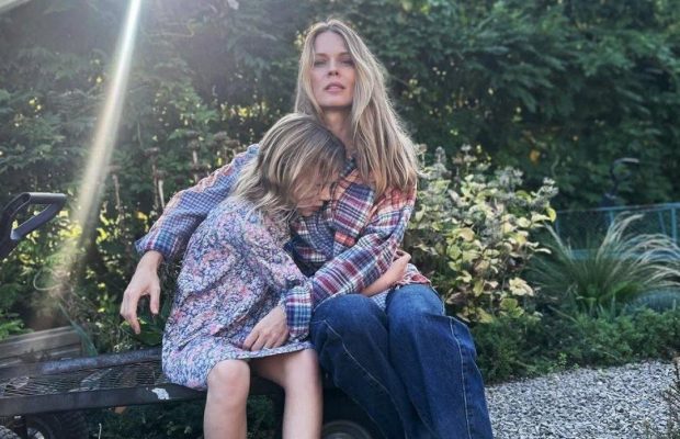 Фреймут впервые за долгое время показалась с дочкой-копией (фото)