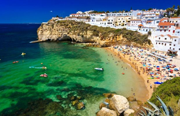 Мешканка найпопулярнішого регіону Португалії розповіла, чим він вражає туристів узимку