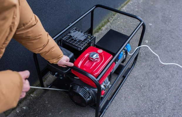 Названа головна помилка власників генераторів: як насправді їх треба підключати (фото)