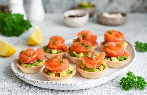 Святкові тарталетки за 15 хвилин: 4 смачні начинки для закусок