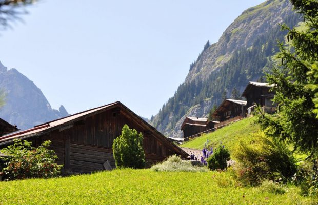 В прекрасной европейской деревне, нетронутой временем, запрещены автомобили: почему ее стоит посетить