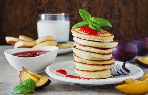 Оладки на кефірі не будуть опадати, якщо ви зробите це з тістом: мова не про соду