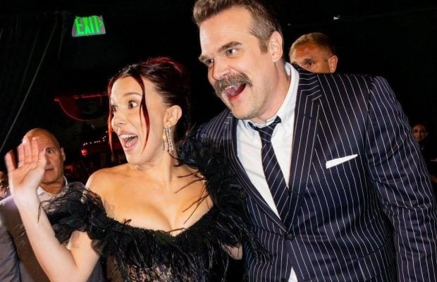 Зірка "Дивних див" зізналася, чи дійсно 50-річний колега цькував її на зйомках