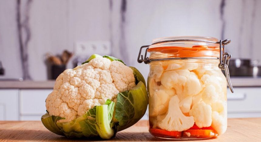 Сочная хрустящая маринованная капуста: 3 самых удачных рецепта шикарной закуски