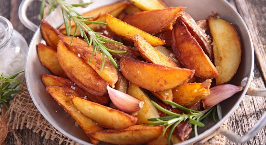 Шеф-кухар розповів, як приготувати хрустку смажену картоплю: це його найкращий рецепт