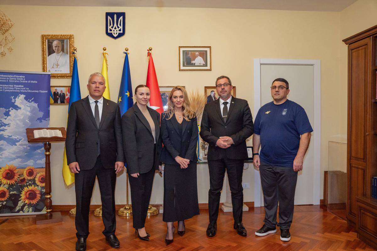 Анатолий Бойко, Александра Старкова, Александра Новикова, Чрезвычайный и Полномочный Посол Украины при Святом Престоле Андрей Юраш, Карен Балаян (слева направо)