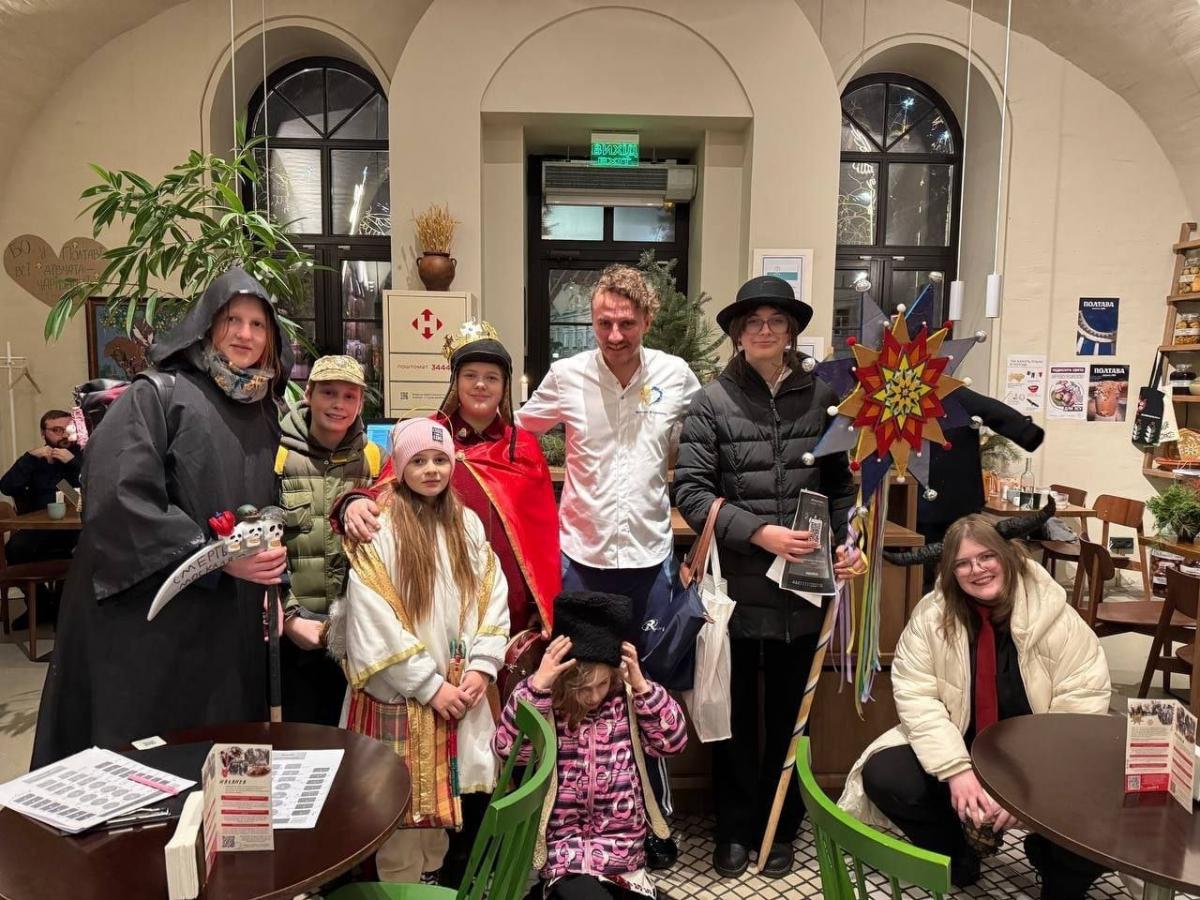 Діти Наталки і Олександра наколядували для батальйону «Свобода» 85 тисяч гривень / фото Наталка Позняк-Хоменко
