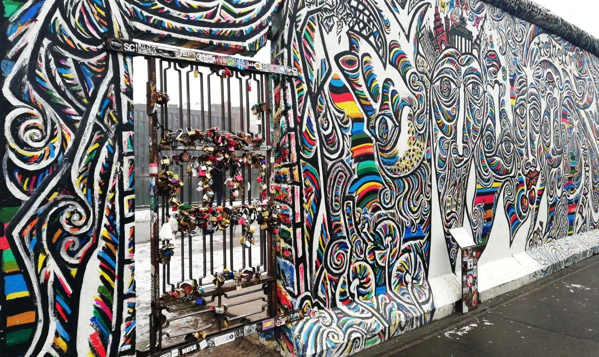 Рештки Берлінського муру можна побачити в багатьох частинах міста / фото Марина Григоренко