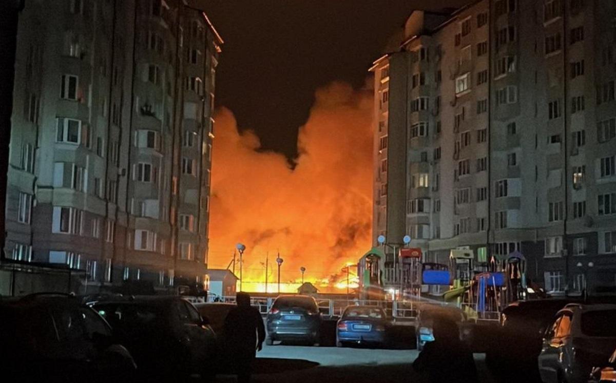 Росія знову завдає комбінованого повітряного удару по Україні / фото ДСНС Росія знову завдає комбінованого повітряного удару по Україні / фото ДСНС