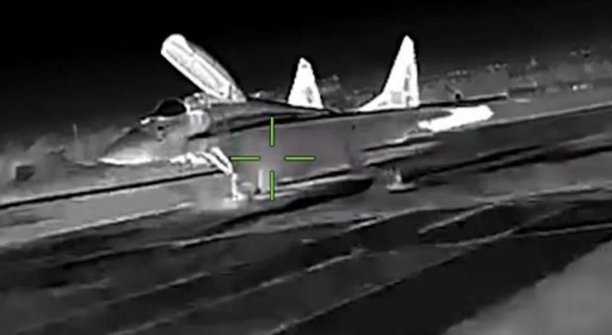 У ГУР показали відео з ураженням сучасного російського винищувача МіГ-29 / фото скріншот У ГУР показали відео з ураженням сучасного російського винищувача МіГ-29 / фото скріншот