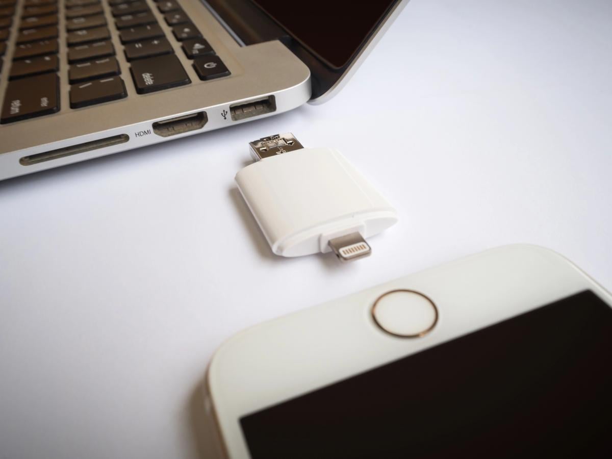 Як перенести фото на флешку з телефону без зайвих проблем / фото ua.depositphotos.com Як перенести фото на флешку з телефону без зайвих проблем / фото ua.depositphotos.com