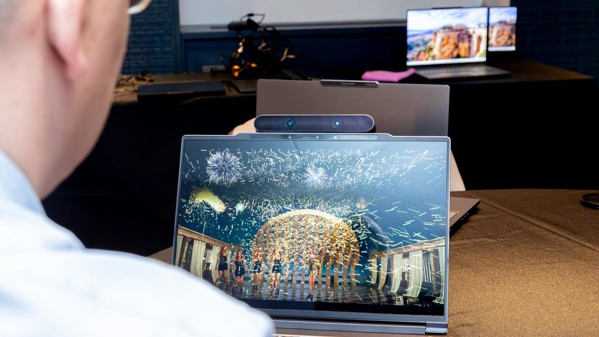 Ноутбук зі збільшуваним екраном: Lenovo показала новий форм-фактор / фото Lenovo