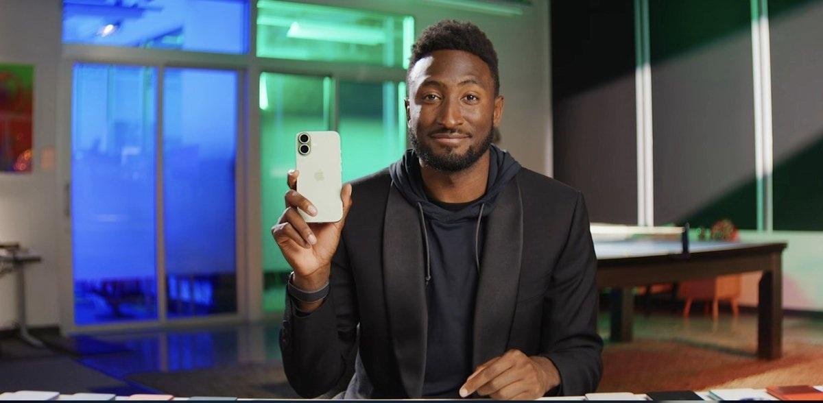 Найпопулярніший техноблогер у світі назвав 10 найкращих смартфонів 2025 року